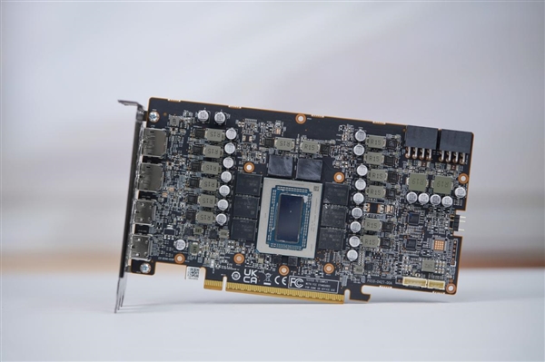 碾压RTX 5060 Ti！蓝宝石RX 9070 GRE GAMING OC 12GB DUAL显卡图赏