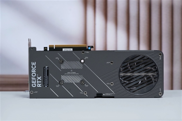 再续引力之环！七彩虹iGame RTX 5060 Adavanced OC显卡图赏