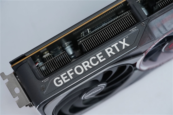 再续引力之环！七彩虹iGame RTX 5060 Adavanced OC显卡图赏