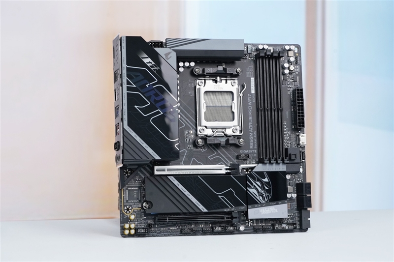 技嘉B850M AORUS PRO WIFI7电竞雕主板评测：230W性能内存一键提速、不输高端
