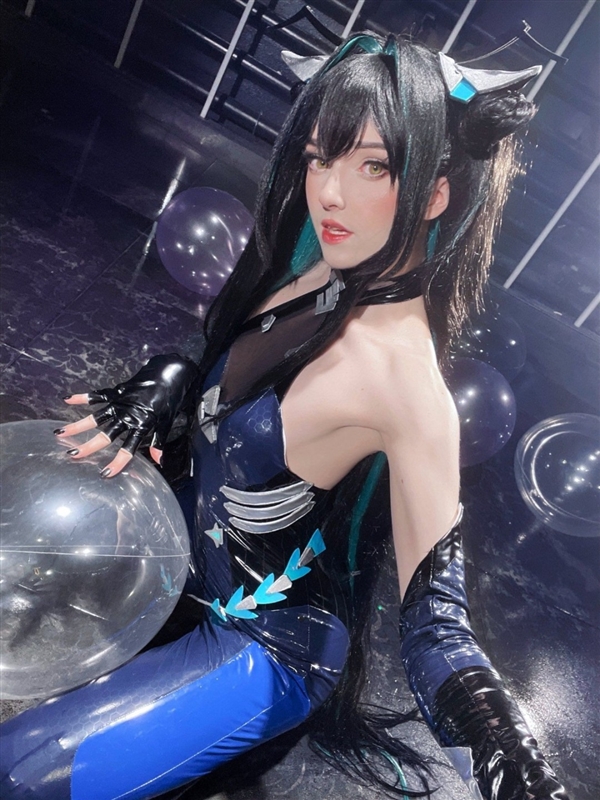 拉脱维亚美女Cos《妮姬》图赏 性感热辣超还原