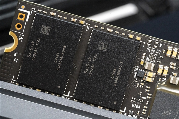 【众测】无限接近PCIe 5.0×4理论极限！WD_BLACK SN8100 SSD双平台测试